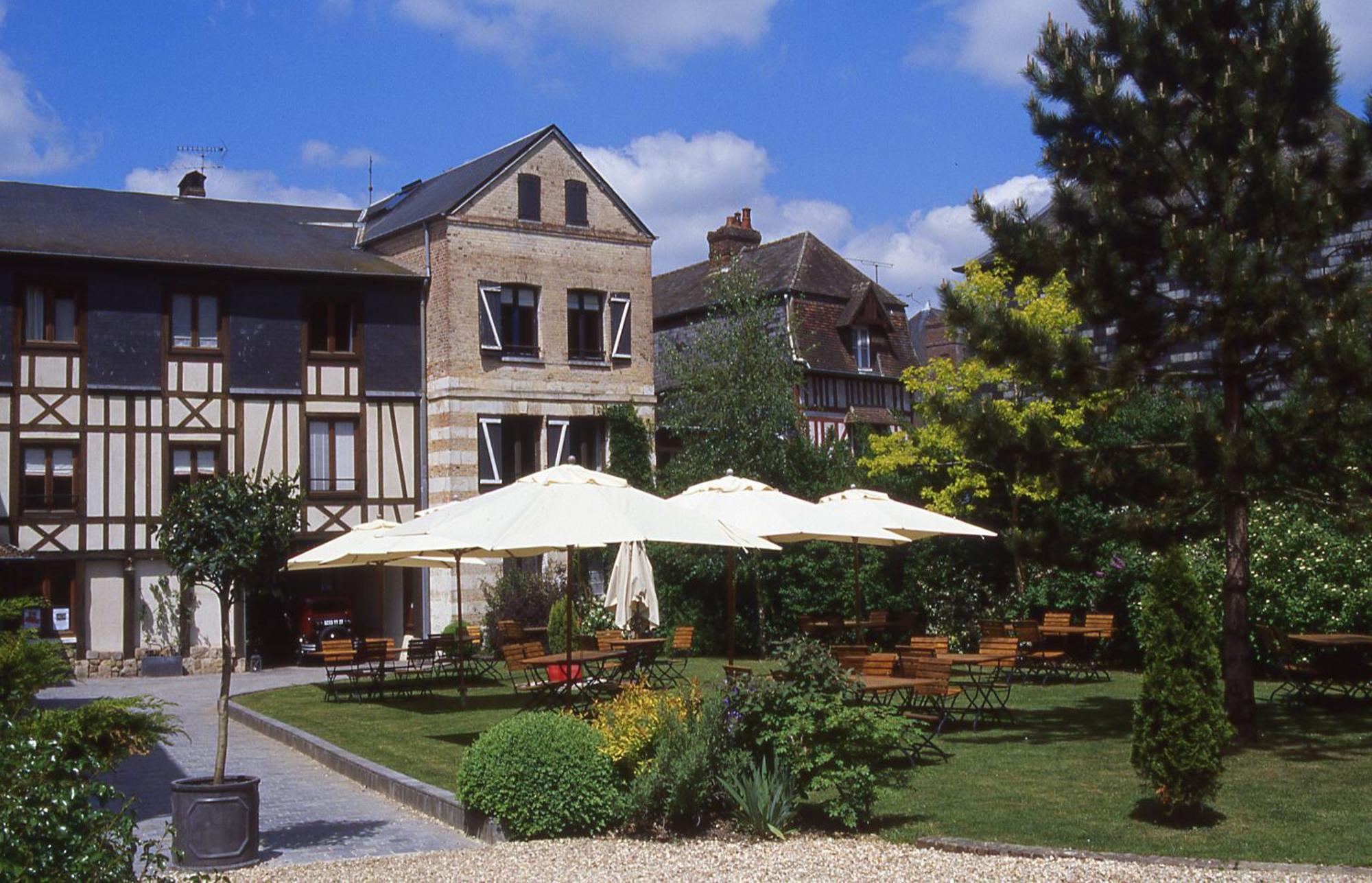 Hotel La Licorne & Spa Lyons-la-Forêt Exterior foto