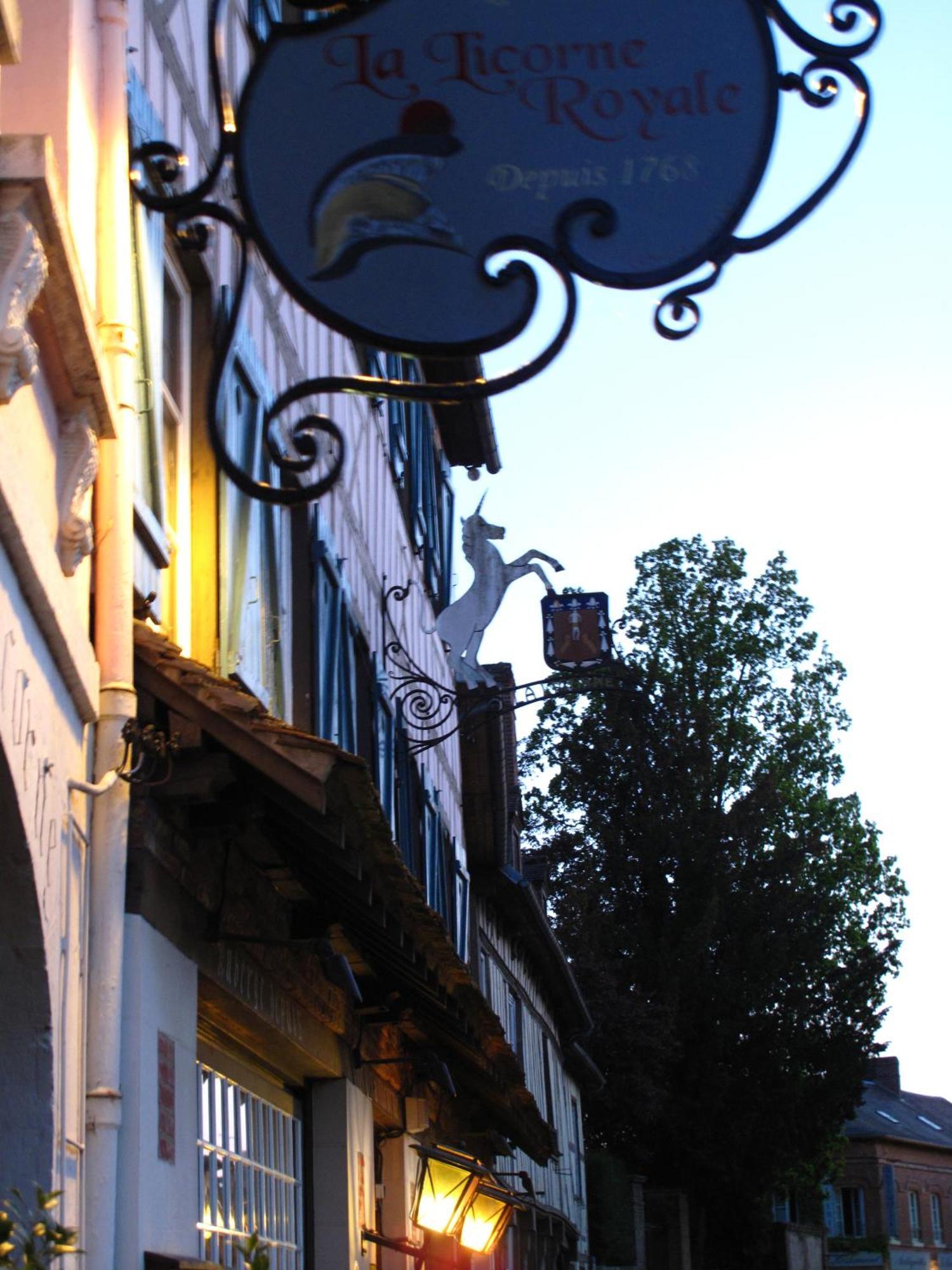 Hotel La Licorne & Spa Lyons-la-Forêt Exterior foto