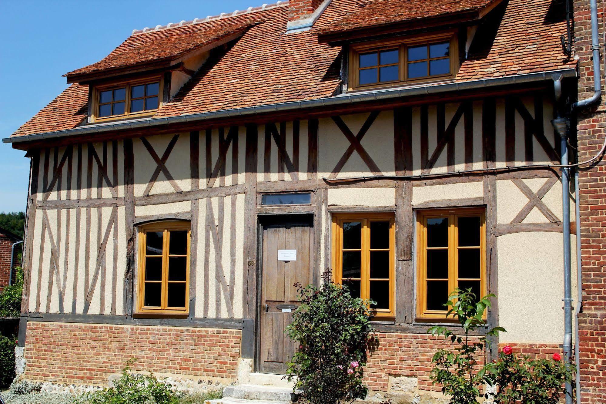 Hotel La Licorne & Spa Lyons-la-Forêt Exterior foto