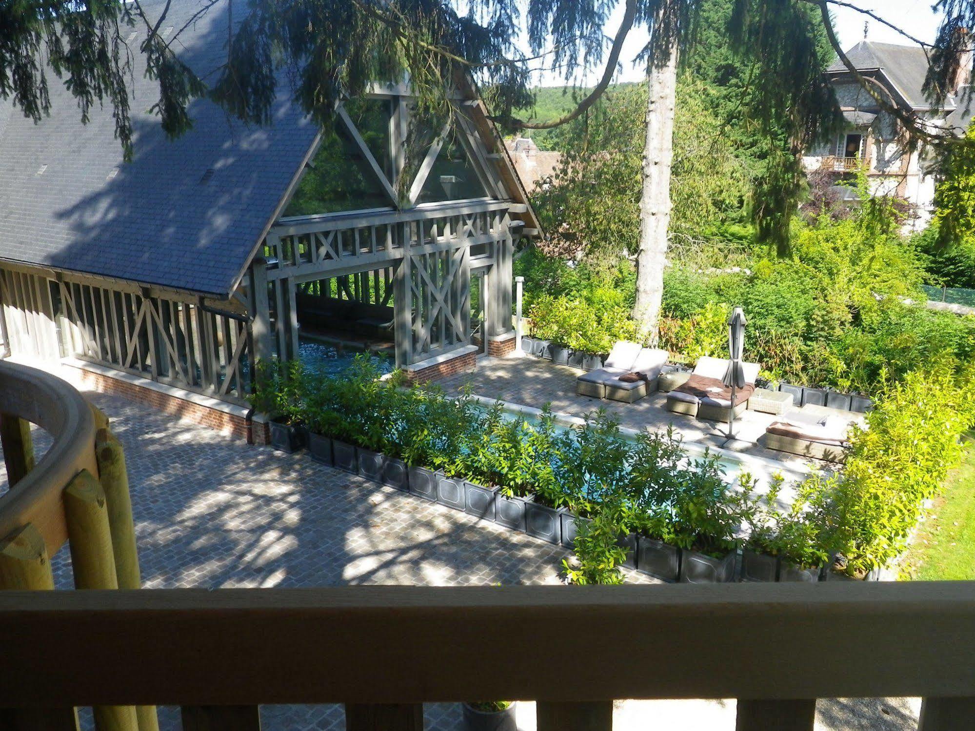 Hotel La Licorne & Spa Lyons-la-Forêt Exterior foto