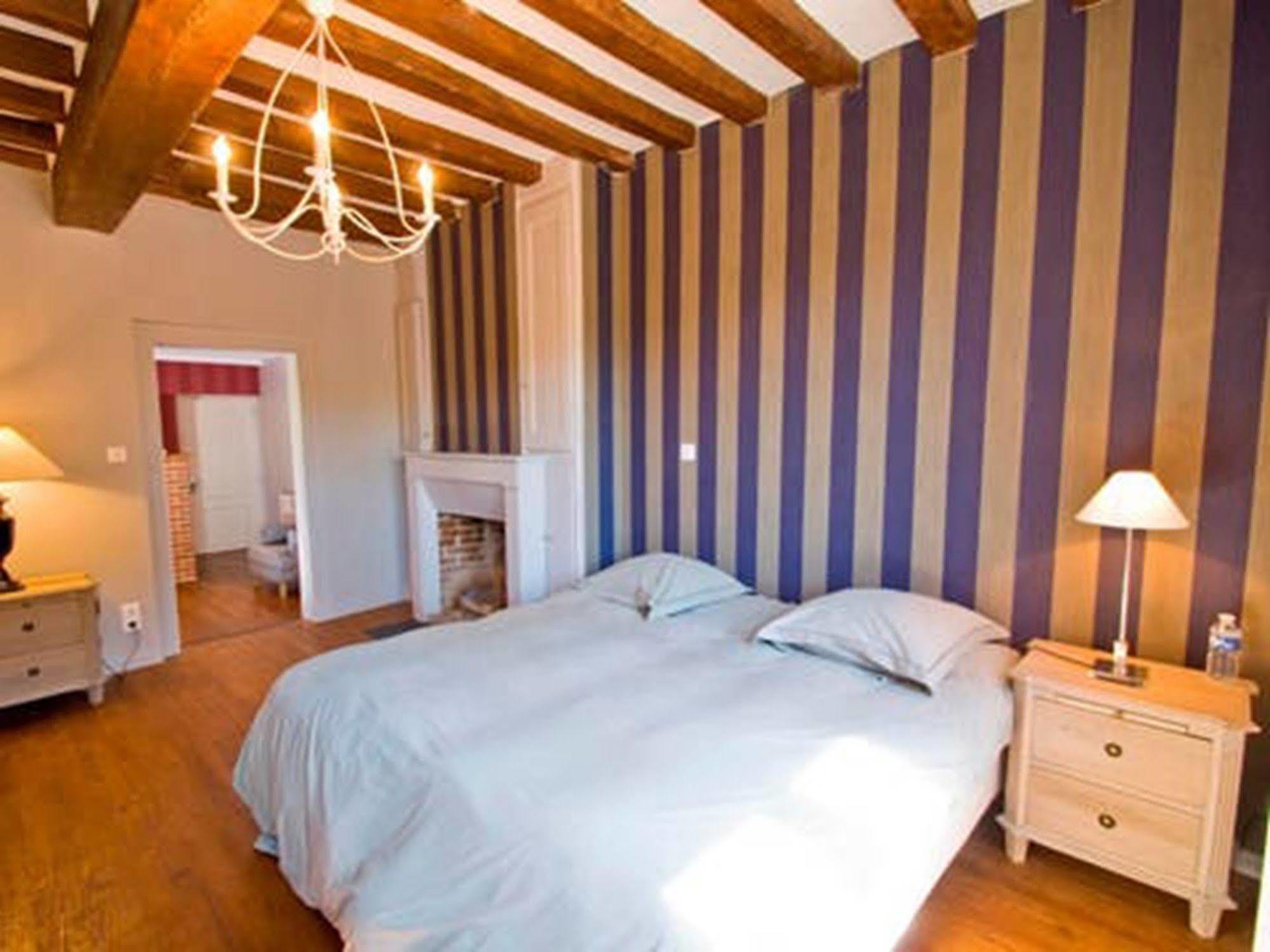 Hotel La Licorne & Spa Lyons-la-Forêt Exterior foto